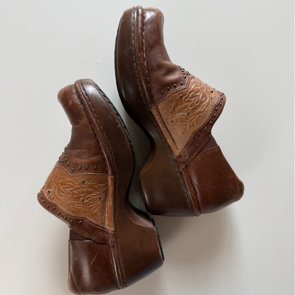 Ariat Clogs Ashland Tooled Leather Platform Studded Cognac Brown Tan Women’s 8 - Picture 3 of 9